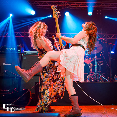 MuddiBrooke: 'Brooke' Harriet McDonnell on vocals & guitar & Anna Melidone on bass