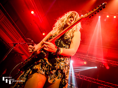 MuddiBrooke: 'Brooke' Harriet McDonnell on vocals & guitar