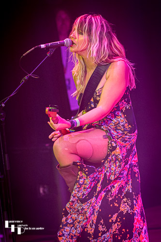 MuddiBrooke: 'Brooke' Harriet McDonnell on vocals & guitar