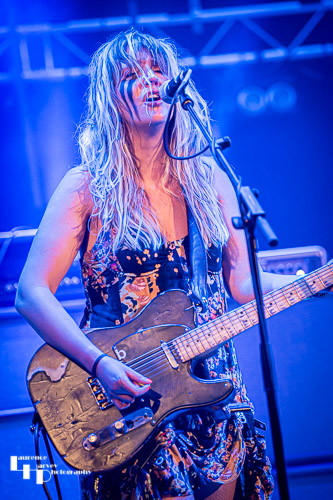 MuddiBrooke: 'Brooke' Harriet McDonnell on vocals & guitar