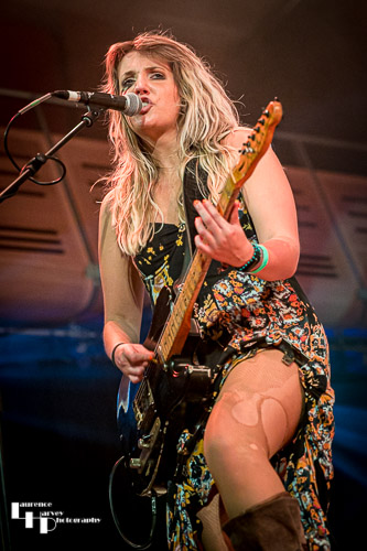 MuddiBrooke: 'Brooke' Harriet McDonnell on vocals & guitar