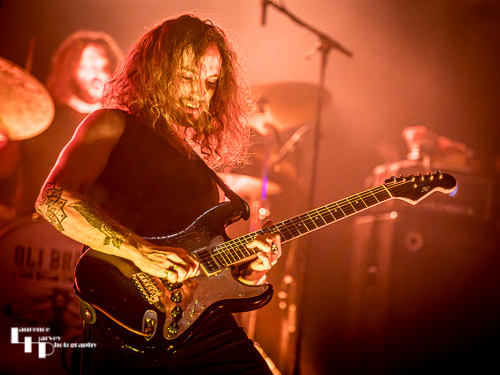 Oli Brown & The Dead Collective: Oli Brown on vocals & guitar