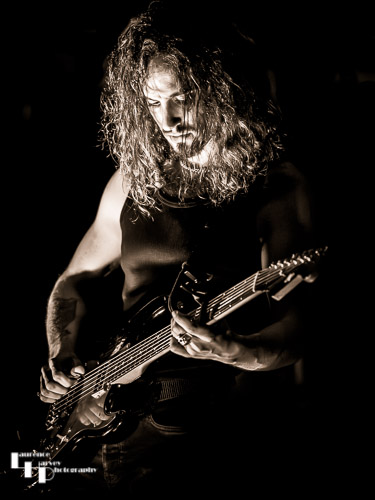 Oli Brown & The Dead Collective: Oli Brown on vocals & guitar