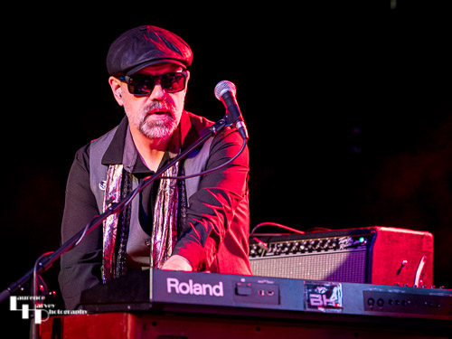 Mickey Finn on keys