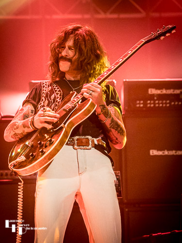 Silveroller: Joey Smith on guitar