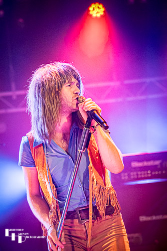 Silveroller: Jonnie Hodson on vocals