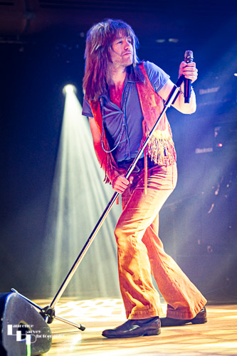 Silveroller: Jonnie Hodson on vocals