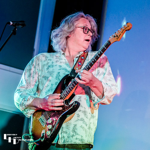 Tim Ainslie on vocals & guitar