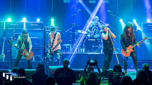 Takeaway Thieves on stage at The Apex