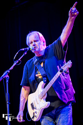 Walter Trout on vocals & guitar
