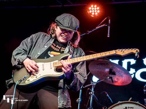 Zac Schulze on vocals & guitar