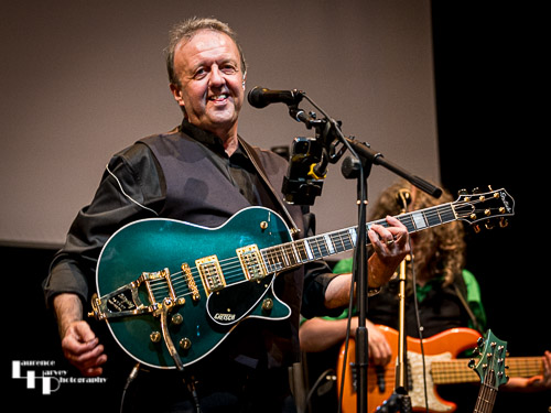 Gary Kenton on lead vocals & guitar
