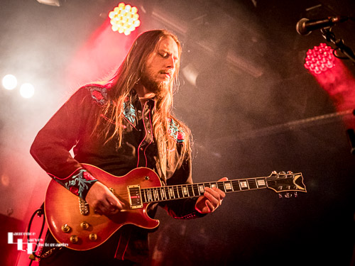 Derrick Shipp on lead guitar