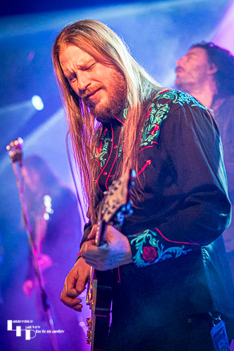 Derrick Shipp on lead guitar