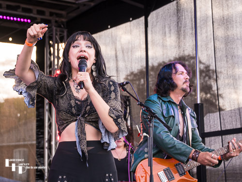 Grace Bond on vocals