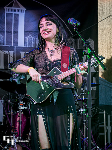 Grace Bond on vocals & mandolin