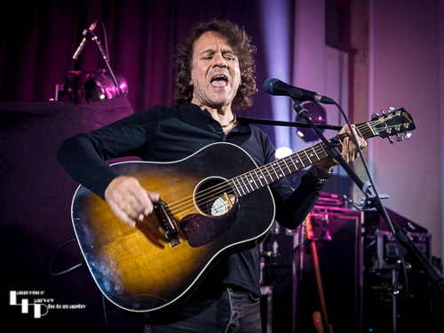 Ady Johnson on vocals & guitar