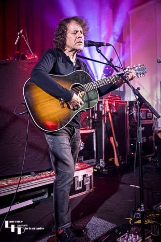 Ady Johnson on vocals & guitar