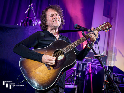Ady Johnson on vocals & guitar