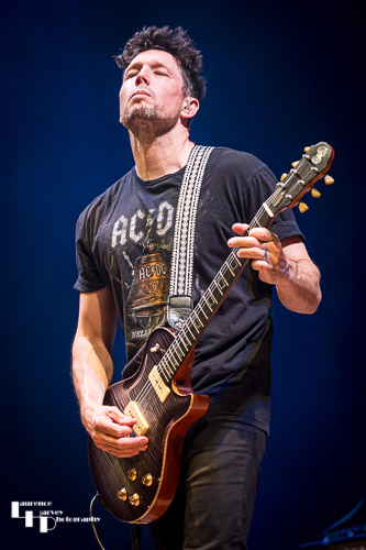 Aynsley Lister on vocals & guitar