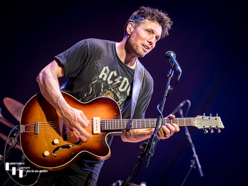 Aynsley Lister on vocals & guitar