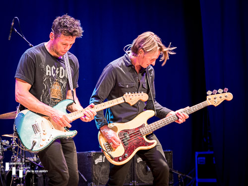Aynsley Lister on guitar, Johnny Holiday on bass