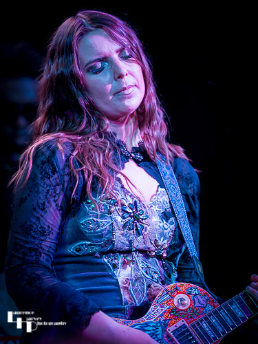 Ally Venable on vocals & guitar