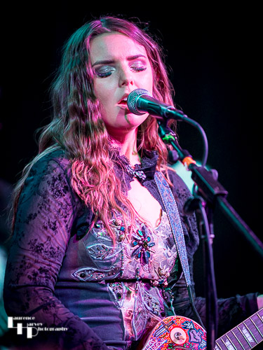 Ally Venable on vocals & guitar