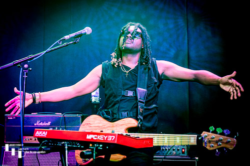 EJ Bedford on bass & keys