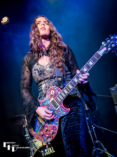Ally Venable on vocals & guitar