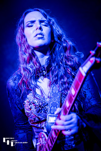 Ally Venable on vocals & guitar