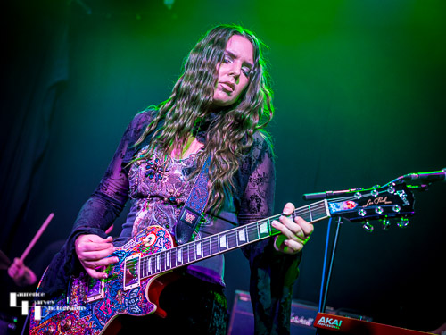 Ally Venable on vocals & guitar
