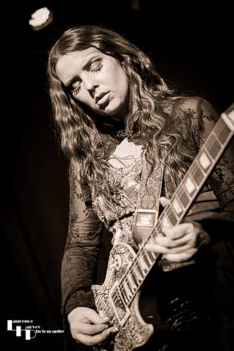 Ally Venable on vocals & guitar