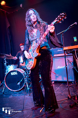 Ally Venable on vocals & guitar