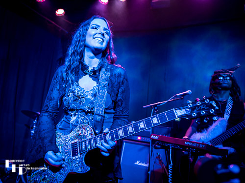 Ally Venable on vocals & guitar