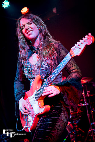 Ally Venable on vocals & guitar