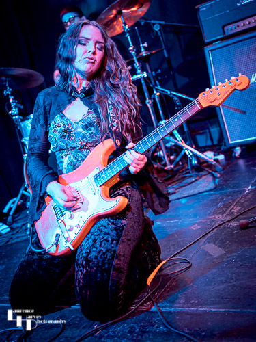 Ally Venable on vocals & guitar