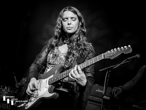 Ally Venable on vocals & guitar