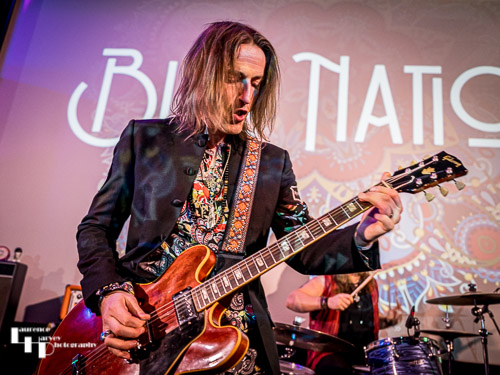Neil Murdoch on guitar & vocals
