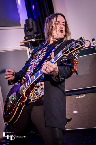 Neil Murdoch on guitar & vocals