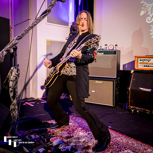 Neil Murdoch on guitar & vocals