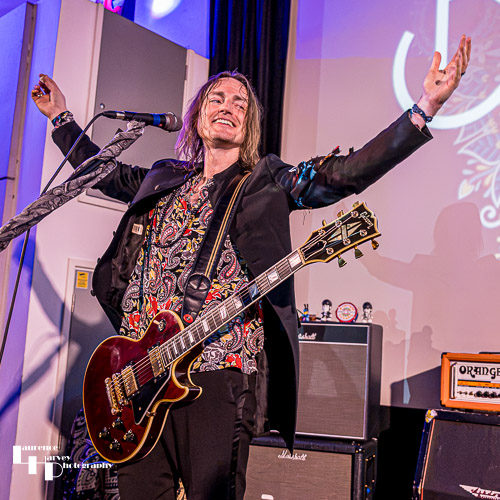 Neil Murdoch on guitar & vocals