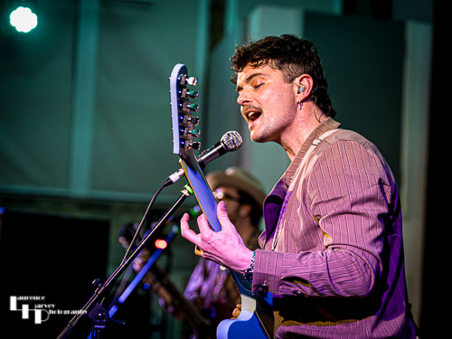 Marco Cinelli on guitar & vocals