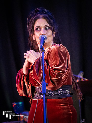 Jo Carley on vocals