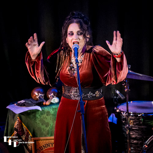 Jo Carley on vocals