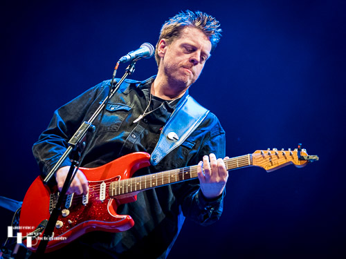 Danny Bryant on vocals & guitar
