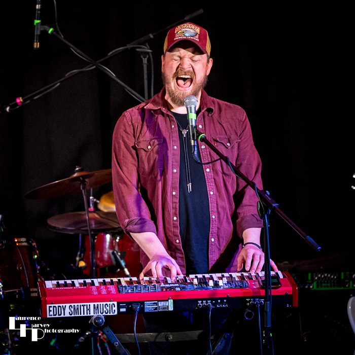 Eddy Smith on vocals & keys 