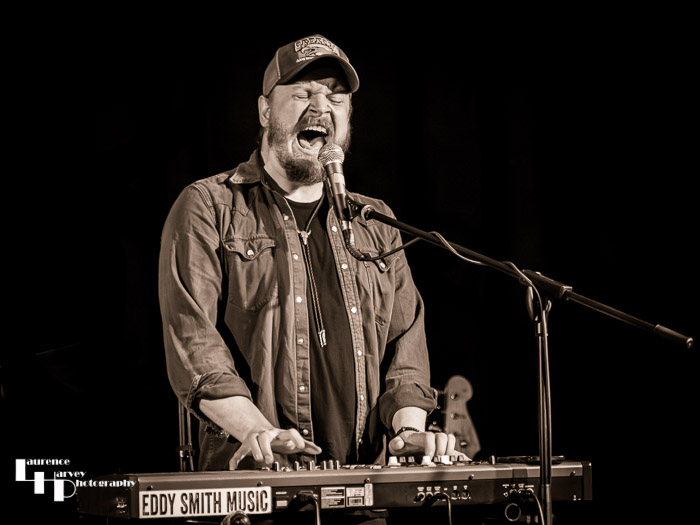 Eddy Smith on vocals & keys 