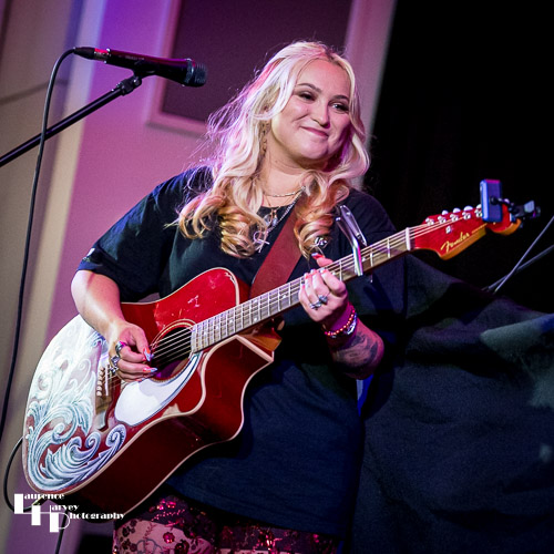 Georgia Nevada on vocals & guitar