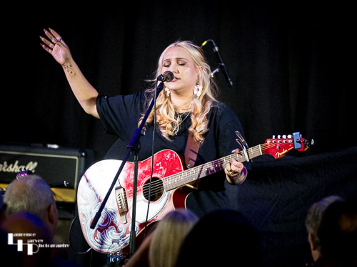 Georgia Nevada on vocals & guitar